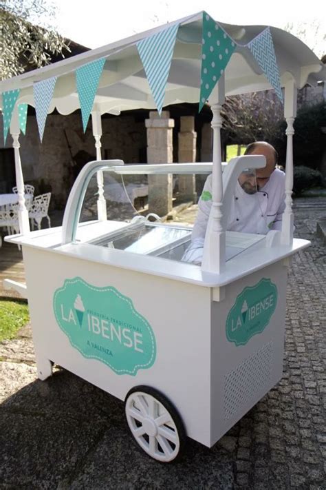Carrito de helados artesanales en un evento