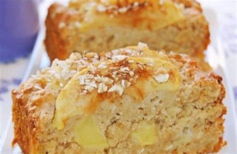 ingredientes para el budín de avena y manzana: manzanas, avena, huevos, especias