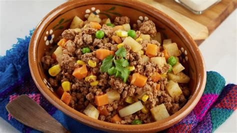 Plato con carne molida preparada para tacos