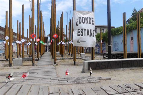 Fotografía de la escultura conmemorativa en el Sitio de Memoria José Domingo Cañas