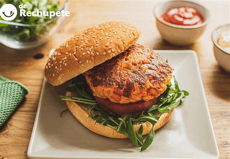 Imagen de hamburguesas de soja caseras recién hechas y listas para cocinar