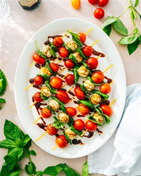 brochetas caprese en primer plano