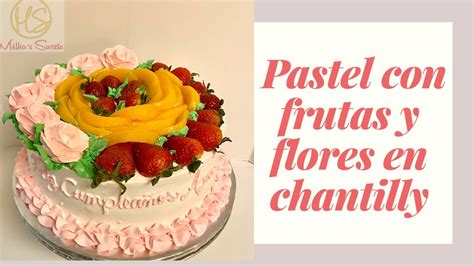 Decoraciones de tortas rústicas con frutas y flores