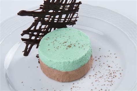 Foto: Mousse de menta y chocolate sencilla en copas individuales