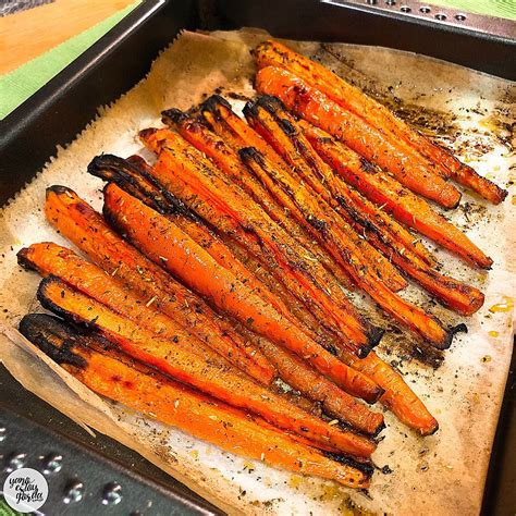 Esquema visual comparativo: zanahorias hervidas vs zanahorias asadas al horno con especias.