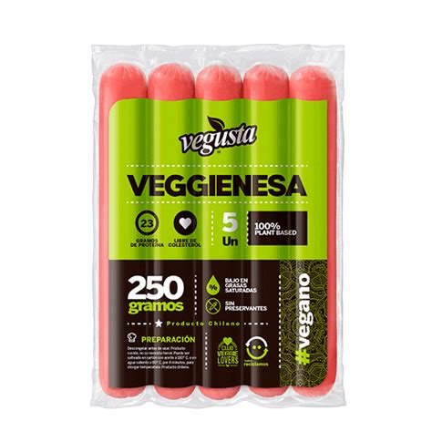 Plato con vienesas veganas y acompañamientos.