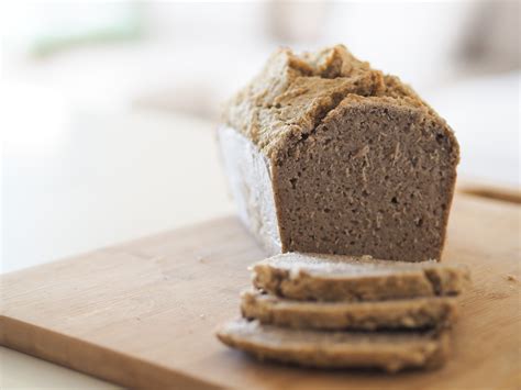 Masa de pan de trigo sarraceno en un banetón
