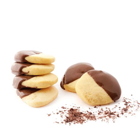 Imagen de masas de galleta de vainilla y chocolate reposando en el frigorífico