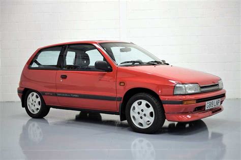 Interior de un Daihatsu Charade GTti de tercera generación