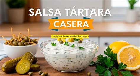 Esquema de los ingredientes frescos cortados para la salsa tártara: huevo duro, cebolla roja, cebolla china y perejil