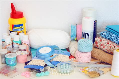 infografía con los materiales básicos para manualidades con pasta y sus formas más comunes