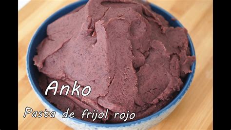 Pasta de anko casera de frijol rojo, tanto tsubuan como koshian, en recipientes