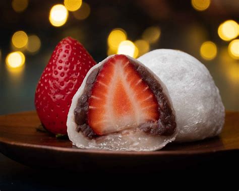 Bolitas de relleno de anko enriquecido listas para ser envueltas en masa de mochi