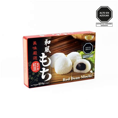 Mochi de frijol rojo casero listo para servir, espolvoreado con maicena