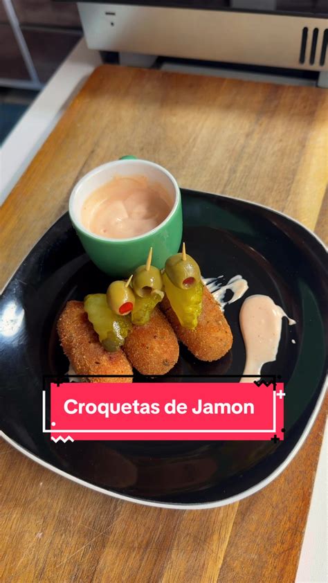 Guía paso a paso para formar y empanar croquetas