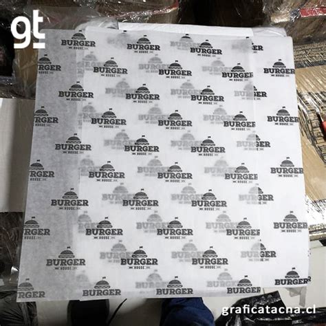 Esquema de cómo cortar y usar papel mantequilla para panqueques cuadrados en el horno.