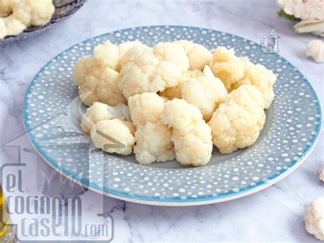 Ilustración comparando coliflor cocida al vapor con coliflor frita