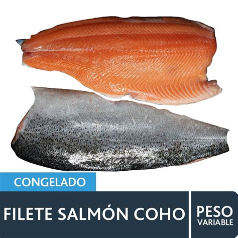 Proceso de deslizamiento del cuchillo para separar la piel del filete de salmón