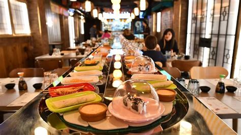 Restaurante Kaiten Sushi con cinta transportadora