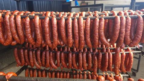 Foto de longanizas de Chillán en un plato, mostrando su autenticidad