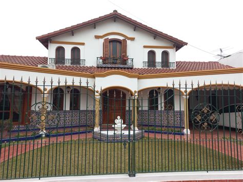 Fotografía de casona patrimonial de madera estilo alemán en Puerto Octay