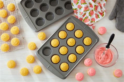 Cupcakes en moldes individuales listos para hornear