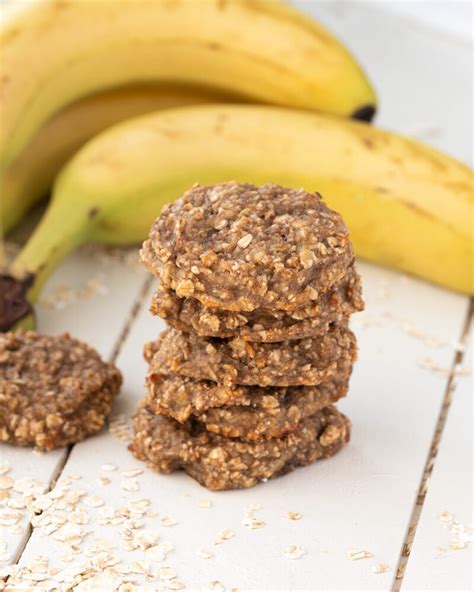esquema de los ingredientes básicos de galletas BLW (avena y fruta)