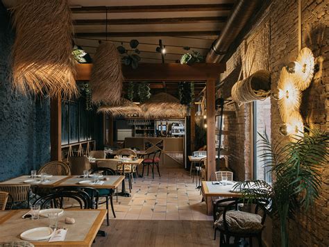 Interior rústico y acogedor del restaurante La Pasta de la Nonna en Concepción con atención al detalle