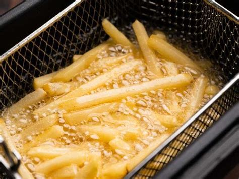 Esquema visual de las fases de doble fritura para papas perfectas