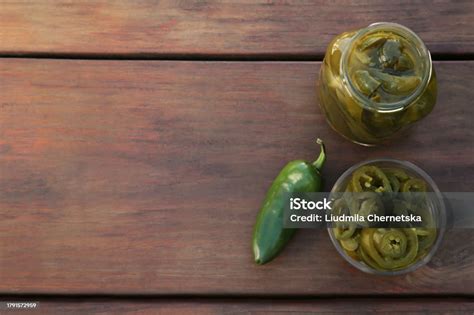 Foto de jalapeños frescos y listos para preparar