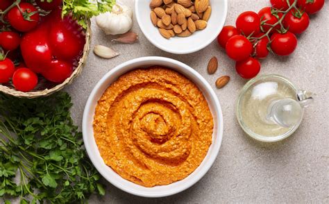 infografía con los pasos detallados para hacer la salsa romesco