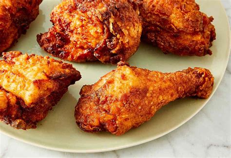 Thematic photo of crispy fried food (e.g., chicken, fish) with a golden-brown rebozado