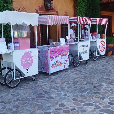Carrito de helados móvil moderno en un evento al aire libre