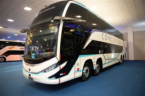 Fotografía de un Marcopolo Paradiso 1800 DD G8 en carretera, mostrando su diseño exterior y focos LED.