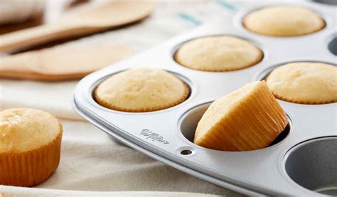 Masa de cupcake en moldes antes de hornear