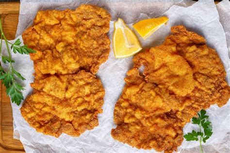 Mapa comparativo de términos: milanesa, escalope y schnitzel según el país.