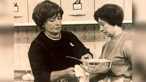 Foto antigua de Doña Petrona con su ayudante de cocina