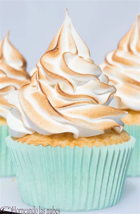 Cupcakes de limón con merengue flameado
