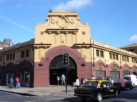 Fotografía antigua del Mercado Municipal de Temuco o Feria Pinto, mostrando la actividad comercial