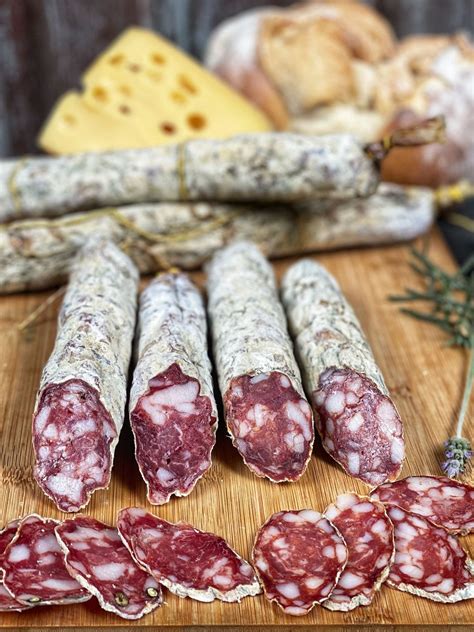 Ingredientes de la longaniza calabresa, incluyendo peperoncino