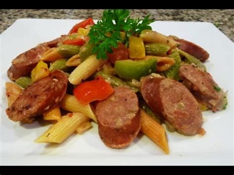 Plato de pasta con longaniza calabresa