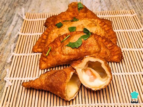 Empanadas de camarón y queso listas para freír