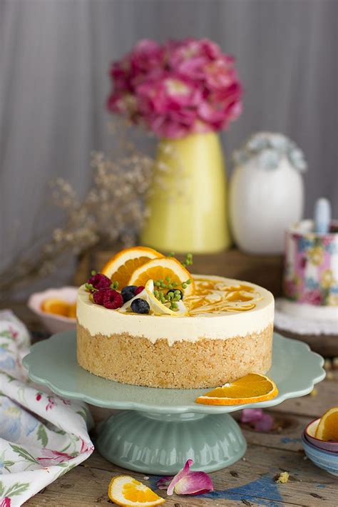 Ingredientes principales para la cheesecake de mango y chocolate blanco.