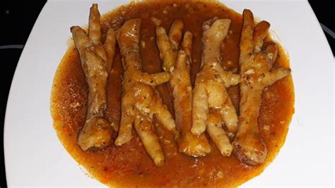 Patas de pollo en salsa, una receta tradicional