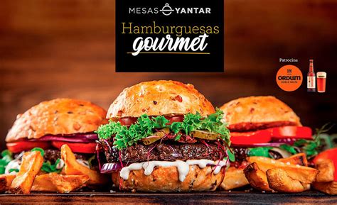 Variedad de hamburguesas gourmet en un restaurante de sándwiches
