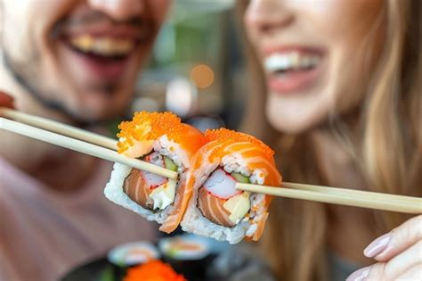 fotografia de una persona comiendo sushi nigiri con la mano
