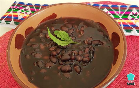 Plato de frijoles con caldo