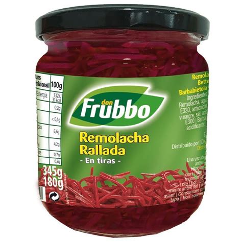 Foto de la pasta de remolacha cortada en tiras
