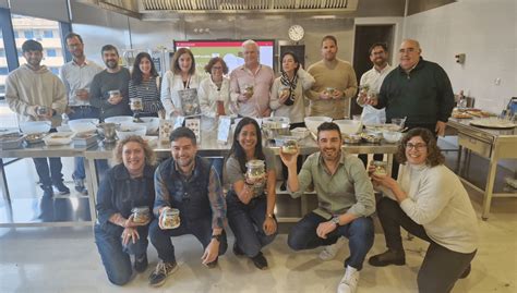 Foto general de los participantes y organizadores del evento de empanadas en Coquimbo