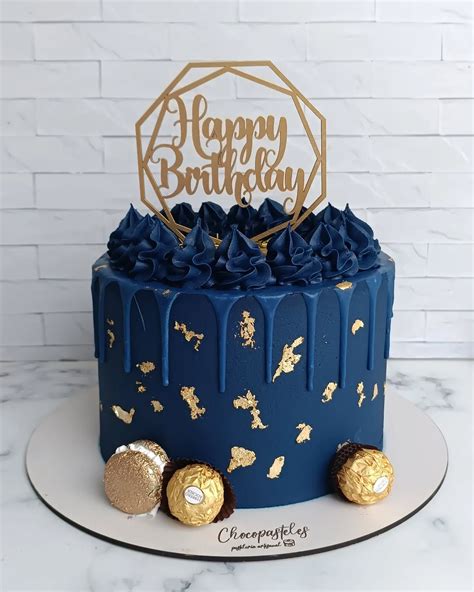 Diseñador: Pastel decorado con efecto de tela en tonos pastel, mostrando drapeados y volantes.